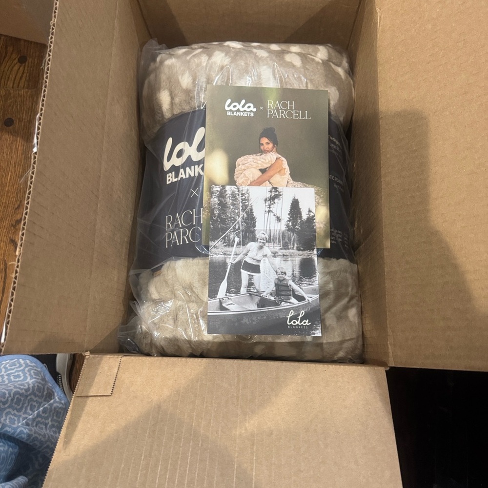 Lola Blankets/Plush Faux Fur Blanket/Throw/Size L/Tan/Cream/NEW! SEALED/NIB! - Picture 16 of 16